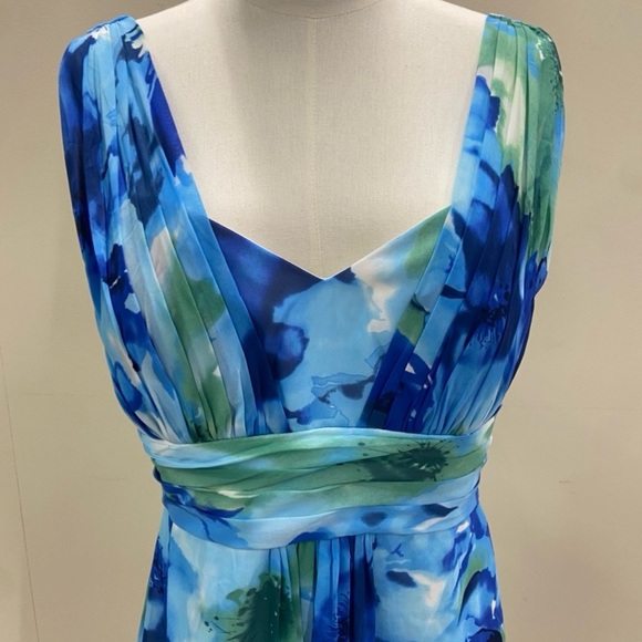 Elegant Blue and Green Floral Dress - Picture 2 of 5